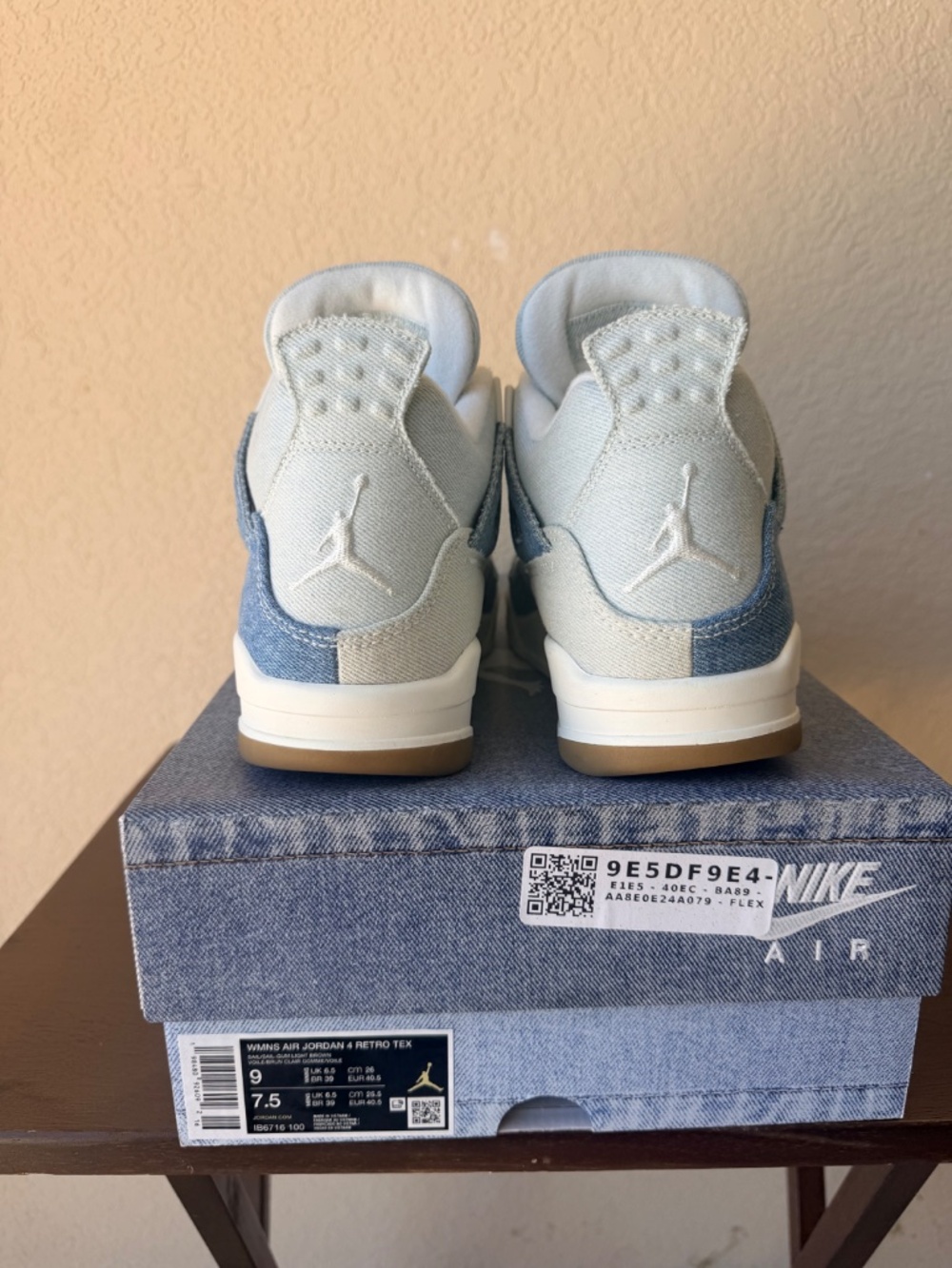 Air Jordan 4 women size 9 - Picture 4 of 4